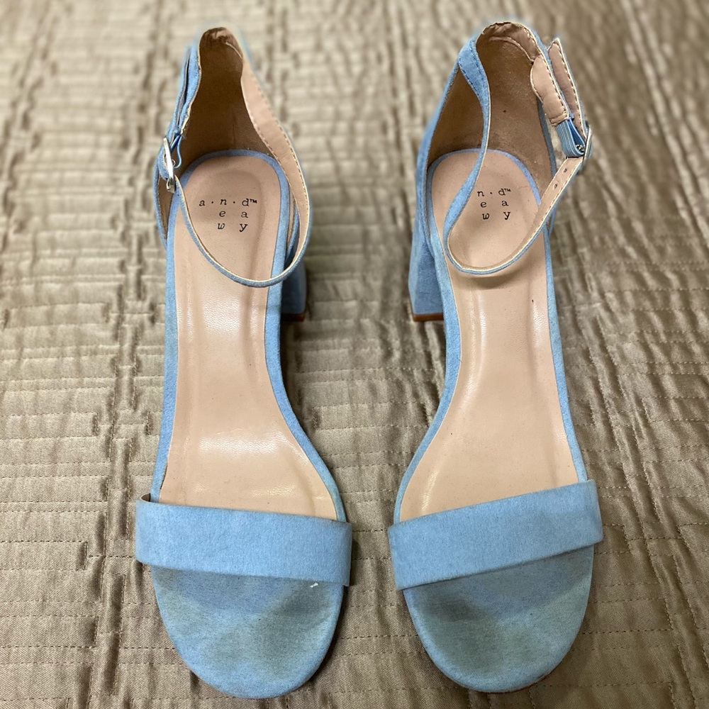 SANDLE LOW HEEL STRAP SHOES